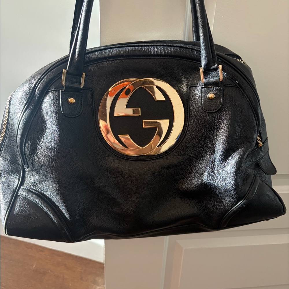 Gucci Black Leather Shoulder Bag with Gold Logo